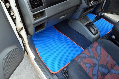 Ворсовые коврики на Mitsubishi Pajero Mini II 1998&nbsp;-&nbsp;2012 в Тамбове