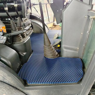 Коврики на Спецтехника Экскаватор-погрузчик LiuGong 777A  в Тамбове