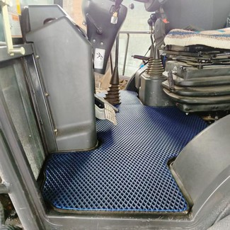 Коврики на Спецтехника Экскаватор-погрузчик LiuGong 777A  в Тамбове