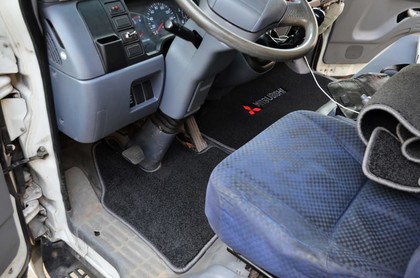 Ворсовые коврики на Mitsubishi Fuso Canter VII широкая кабина 2002&nbsp;-&nbsp;2017 в Тамбове